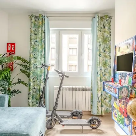 Apartamento Lujo Proyector, Maquina Arcade, Wifi Y Patinetes Oviedo