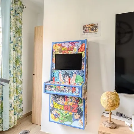 Apartamento Lujo Proyector, Maquina Arcade, Wifi Y Patinetes Oviedo